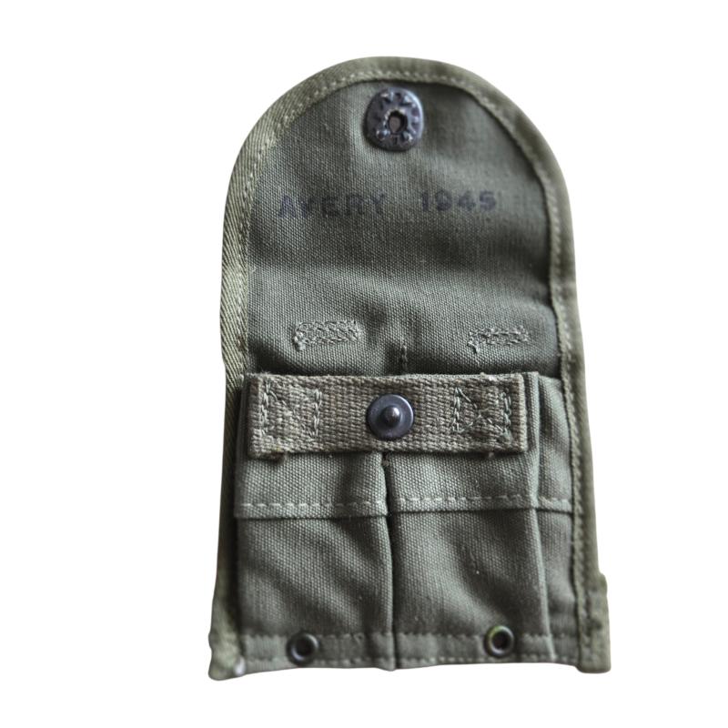 a US WW2 M1 Carbine Ammo Pouch 1945
