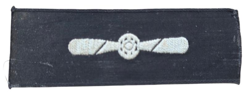 a  Royal Air Force Leading Aircraftman (LAC) insigne