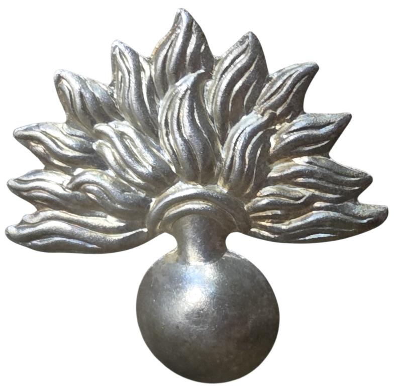 a Dutch WWII Schalkhaar police cap badge