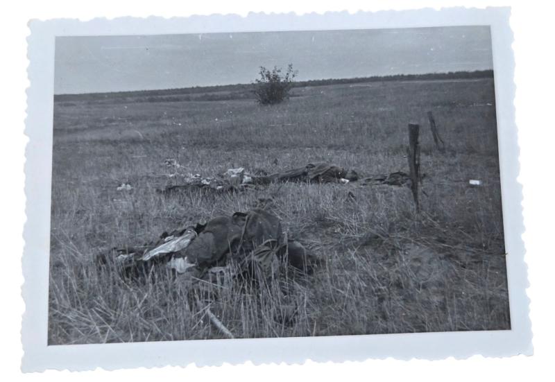 A WW2 photo showing two fallen Russian soldiers.