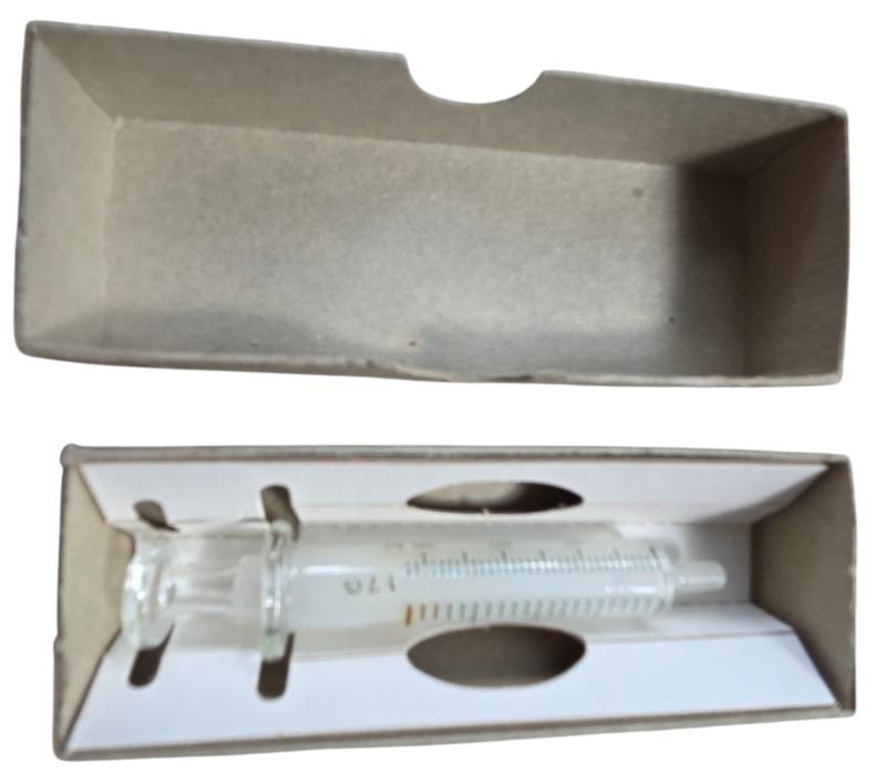 US WW2 syringe made of glas in original clipboard box