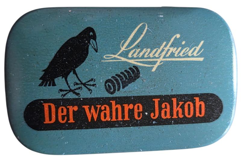 Nice world war 2 period metal can for chewing tabacco 