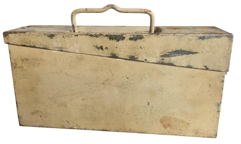 tan camouflaged ammunition box for the MG34 and MG42