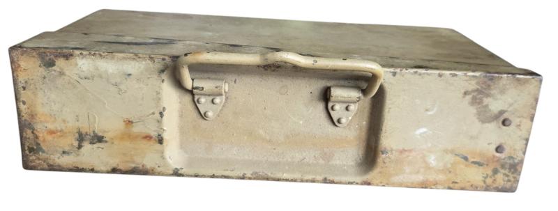 tan camouflaged ammunition box for the MG34 and MG42