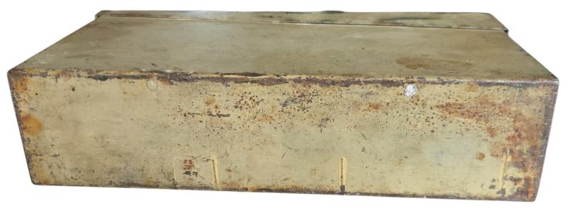tan camouflaged ammunition box for the MG34 and MG42