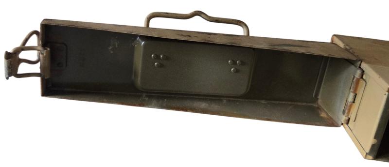 tan camouflaged ammunition box for the MG34 and MG42