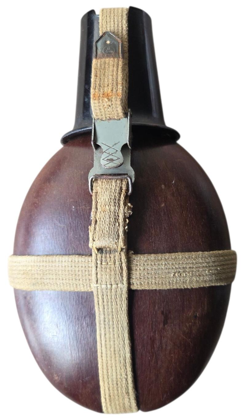 a wehrmacht coconut M31 Canteen and Cup