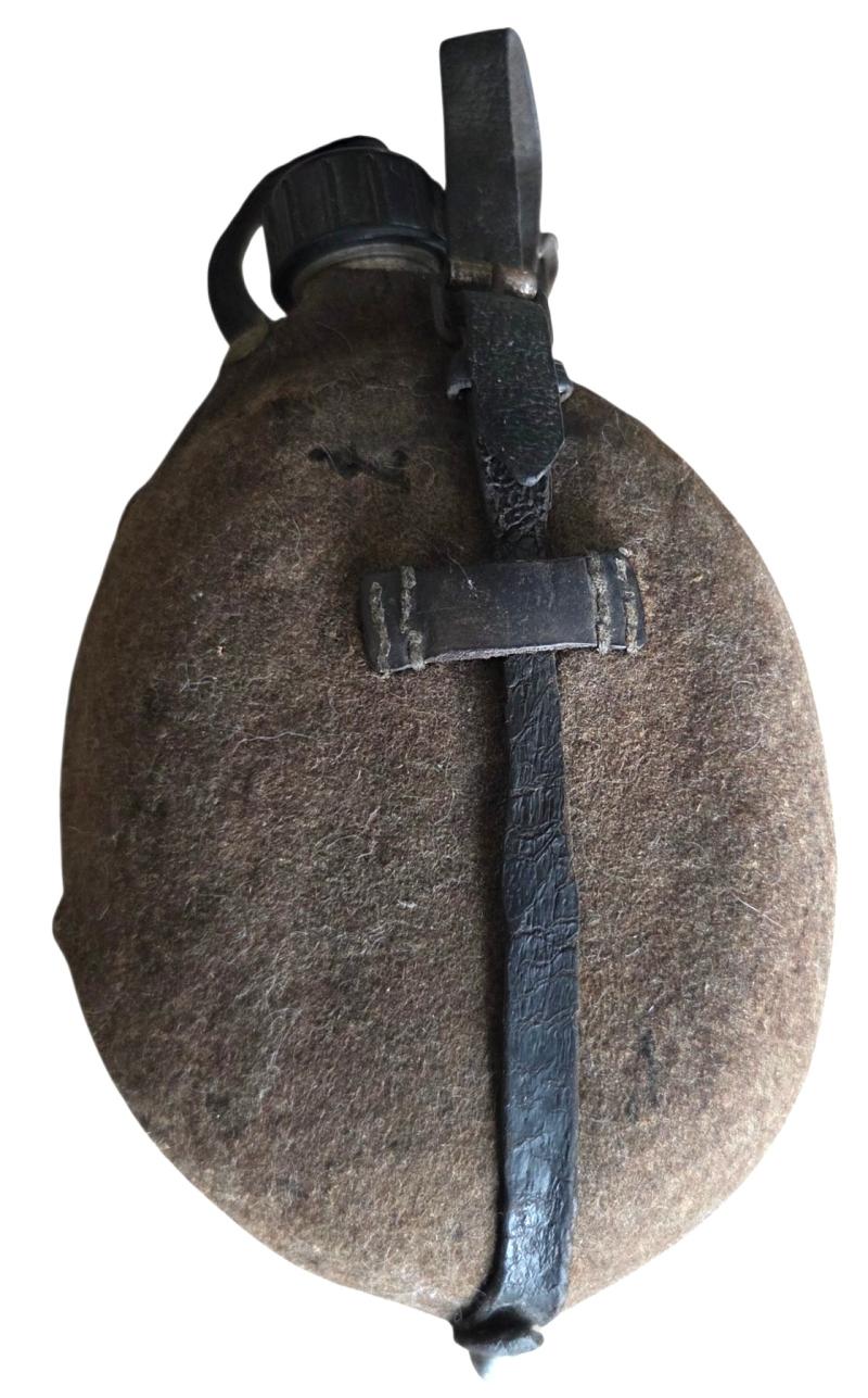 a wehrmacht ww2 water bottle without a cup